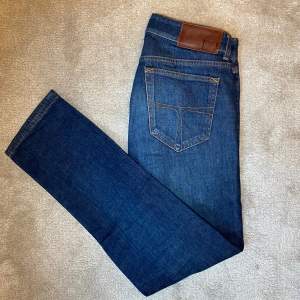 Säljer dessa Tiger of Sweden jeans | Sparsamt använda, därav superbra skick | Model Rex | Storlek 29/30 | Kvitto finns | Tveka inte att höra av dig vid fundering 