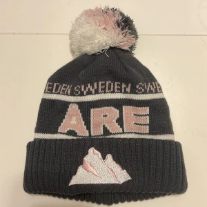 Robin Ruth Åre Mössa - Säljer då den inte kommer till användning💓 Hör av dig vid intresse😋