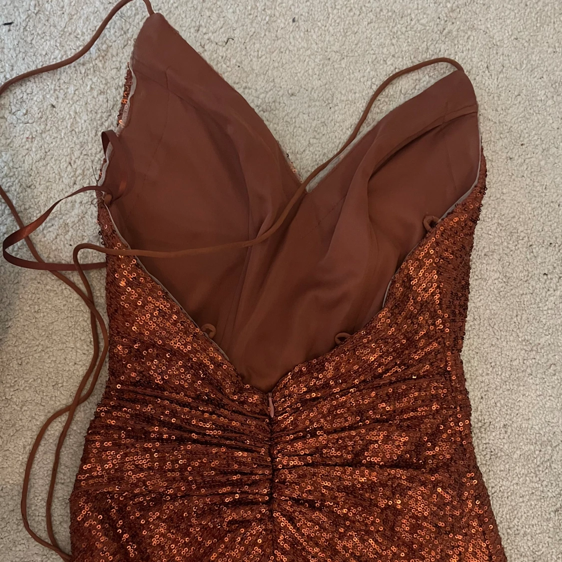 Glittrig balklänning  - 92