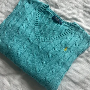 Polo Ralph Lauren neule - Kokoa xs, kuin uusi. Kokeiltu vain päälle muutaman kerran. Väri on turkoosi.