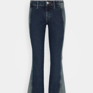 Utsvängda weekday jeans  - Coola jeans från weekday i stl 29, 500+frakt