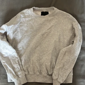 Sweatshirt  - Sweatshirt från lager 157. Storlek xs.