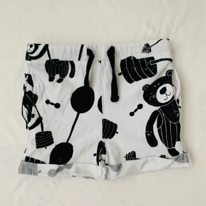 Koolabah shorts 86 - Koolabah shorts storlek 86. Kan användas i str 80-92. 