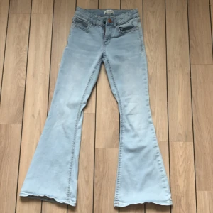 Jeans  - Jeans från Lindex  Inga defekter  Skriv för fler bilder 