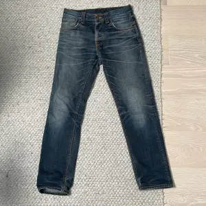 Riktigt schysst par nudie jeans 👖skriv gärna pv om du är intresserad eller har frågor💯 har en defekt i skrevet