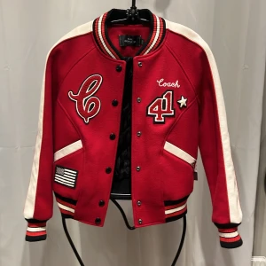 Coach college jacka - Nyskick aldrig använd Xs/s  Nypris 14000kr 