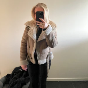 Jacka från Zara - I fint skick, använd ett fåtal gånger