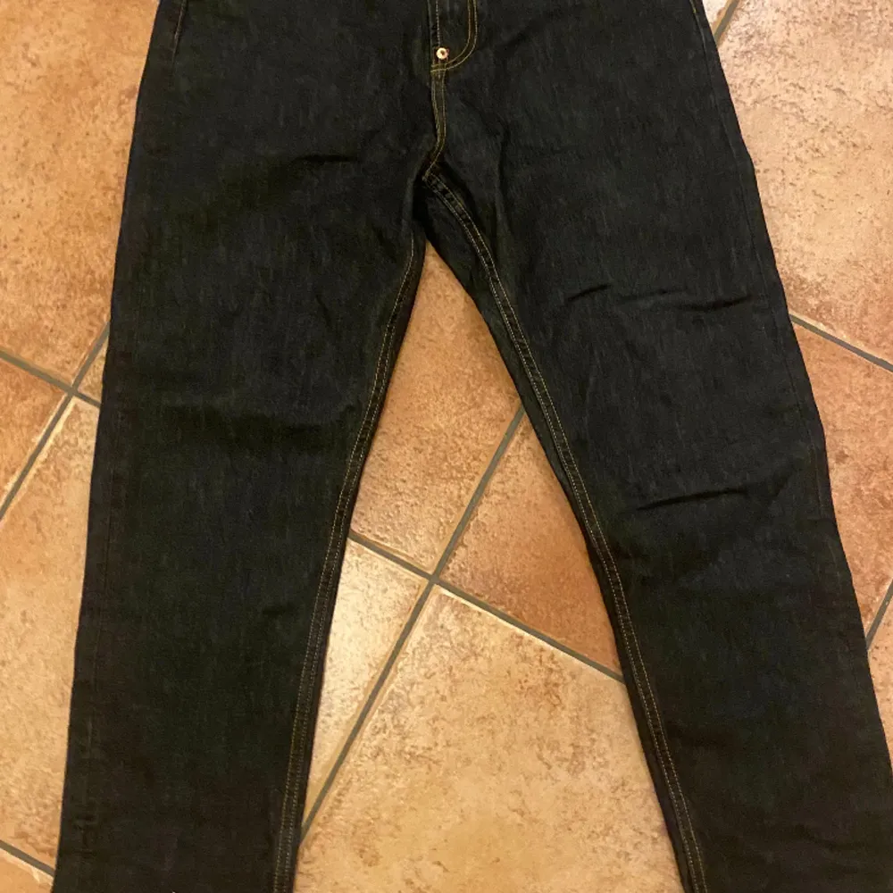 Feta jeans i bra skick. W30 L34 Köpta på Vinted, men va fel storlek. . Jeans & Byxor.