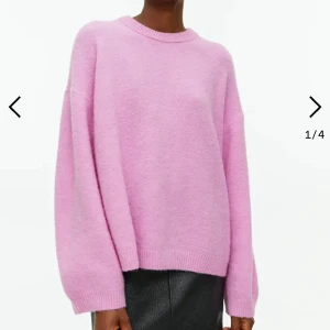 Stickad tröja - Superfin stickad tröja från Arket i nyskick! Nypris 990kr❤️I storlek Xs men skulle säga att den även passar s och m🙌🏼