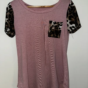 Pink lady - 2 st vardagströjor storlek M.   20k/styck eller 30kr för båda tröjorna. 