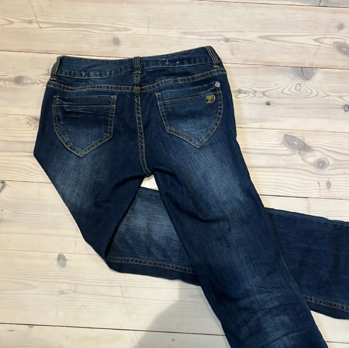 Bootcut och lågmidjade jeans - 90