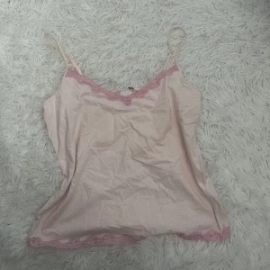 Topp - Fin med spets (liten i strlk)