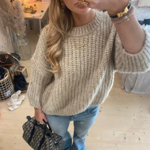 Tröja - SUPER snygg trekvartsärmad tröja!!