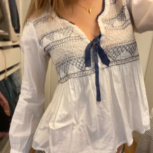 Superfin Odd molly blus - Superfin oddMolly blus men fina Marin blå detaljer 🥰🥰