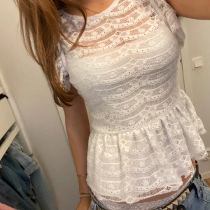 Super söt topp  - Super fin spets topp från ginatricot🥰