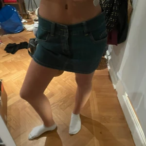 Jeans kjol - Jätte snygg jeans kjol från tiger of Sweden. Använt 1 gång men säljer för har liknande och den har blivit för stor för mig