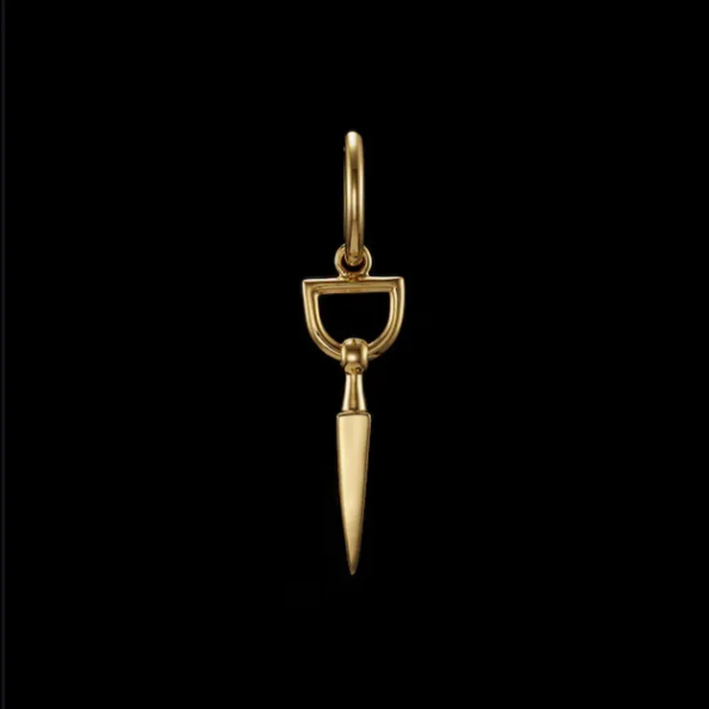 ❌ENDAST ETT KVAR❌Säljer dessa nitörhängen från Maria Nilsdotter. Nypris 2700kr / örhänge. Säljer för 1800kr / örhänge. De är i mycket bra skick och har inga defekter bortsett från att de är mindre guld. 🤍. Accessoarer.