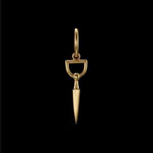 ❌ENDAST ETT KVAR❌Säljer dessa nitörhängen från Maria Nilsdotter. Nypris 2700kr / örhänge. Säljer för 1800kr / örhänge. De är i mycket bra skick och har inga defekter bortsett från att de är mindre guld. 🤍