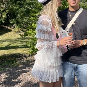 BY MALINA KLÄNNING  - Säljer min student klänning från by malina! Storlek xs/s   Som ny i skicket och varsamt använt under studentdagen.   Köpte den ny för 1 800kr 