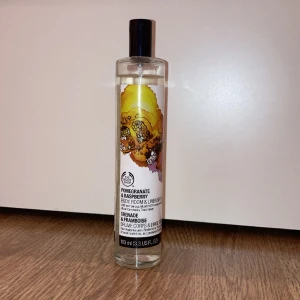 Pomegranate and raspberry parfym - Pomegranate and raspberry parfym från the body shop. helt oanvänd!