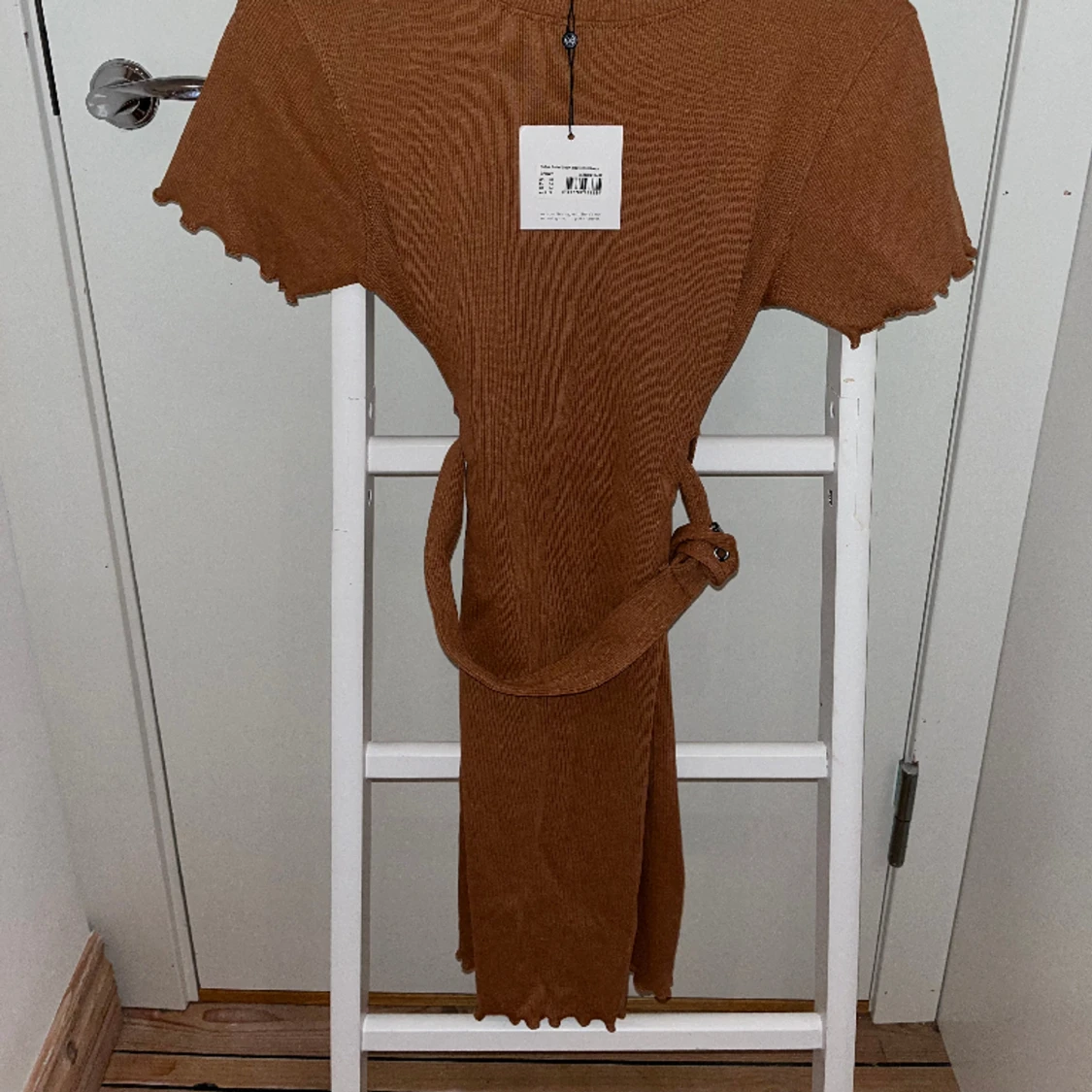 Ribbad klänning - 91