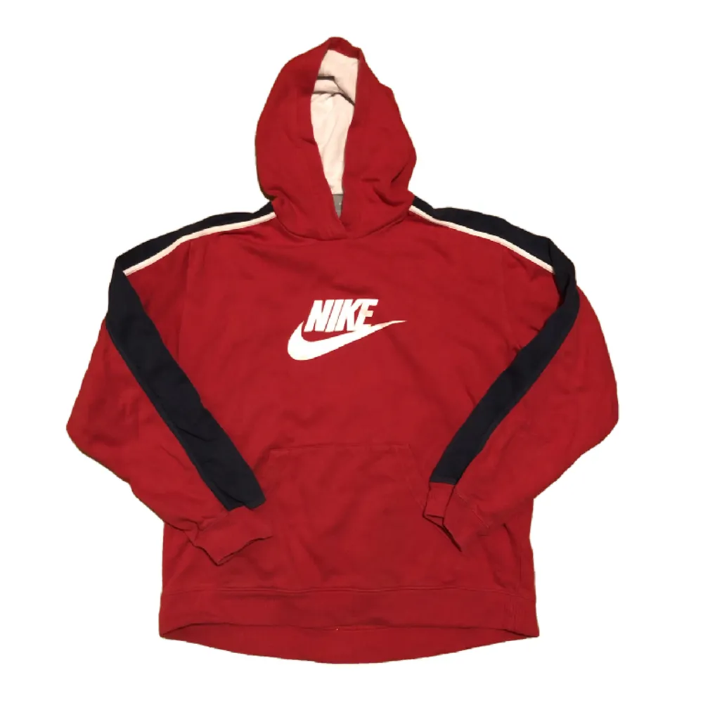 En skitsnygg vintage hoodie från Nike. Jättefint skick. Hör av er om frågor🫶🏼. Hoodies.