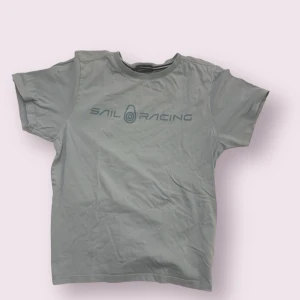 Sail racing t shirt - Fin sail racing tröja för bara 200kr använd några gånger och är i bra skick 