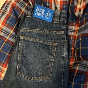 Big Boy Jeans - Helt okej skick, använde dom för några år sedan och har inte rört dom sen dess. Jag var runt 164 när jag använde dom och dom satt väldigt bra. 