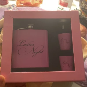 Shot glas  - Aldrig använda, haft som dekoration. Vill bli av med! Super bra för fester och annat!