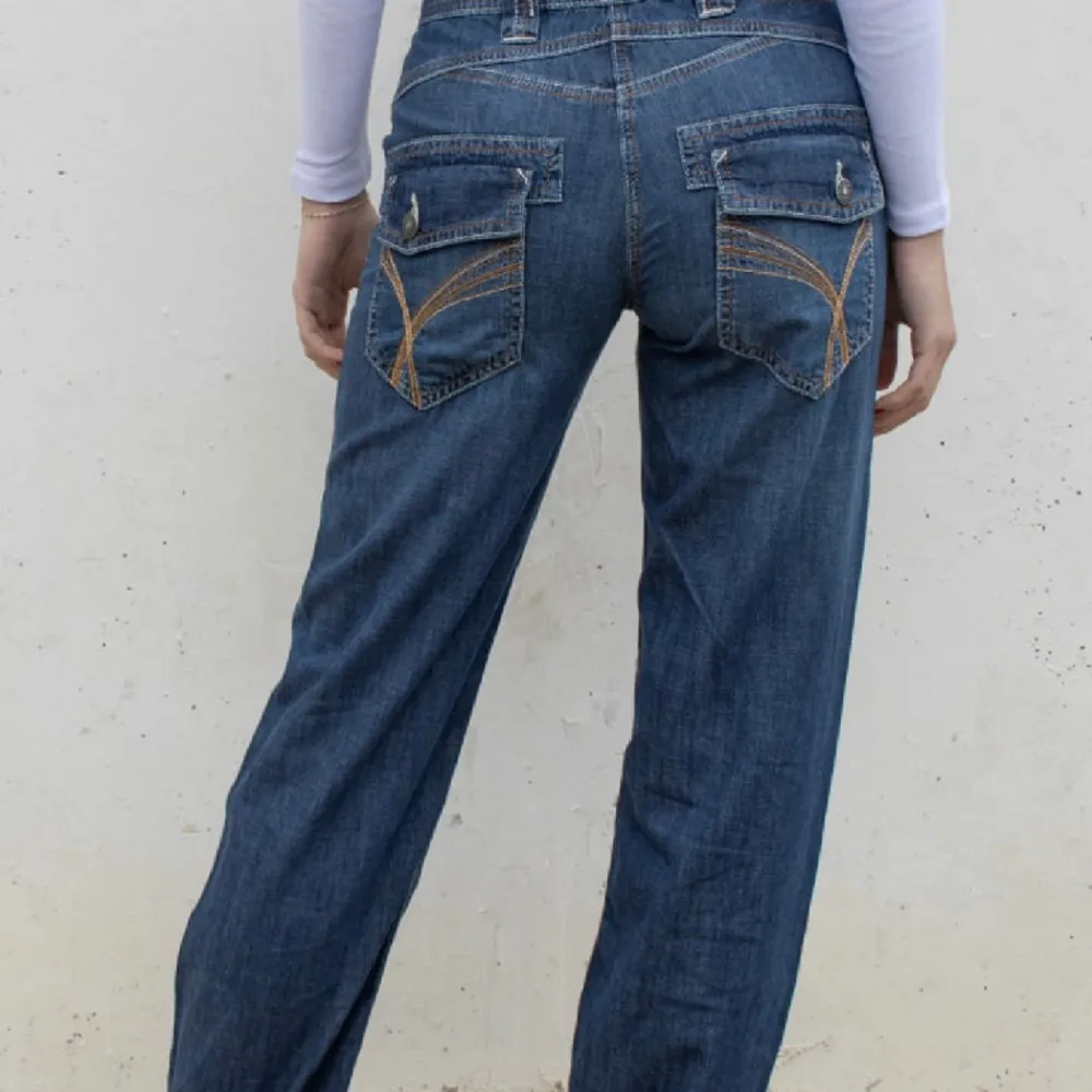 Lågmidjade jeans från subdued, köpta i Paris och passar mer på någon som har 32/w24/xs skulle jag säga🤍 köpta för €79 alltså för ca 900kr, endast använda en gång. Jeans & Byxor.