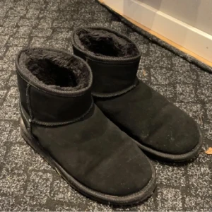 Vinterskor - 200kr, vill få sålt snabbt. Nypris 499