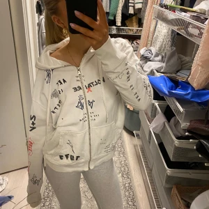 Zadig kofta - Superfin kofta ifrån zadig voltaire🔥 har en pytteliten defekt som knappt syns (skriv för bild) Nypris ca 3000kr