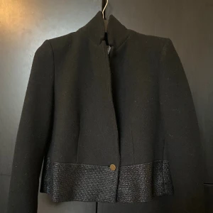 Ulljacka stl S - Använd 2-3gånger.  Nypris 800kr