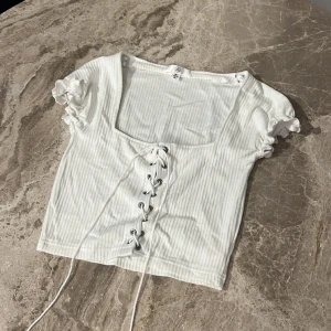 Croptop - missguided - Använd 1 gång, storlek S