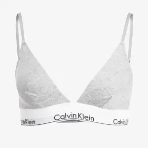 Bh från Calvin Klein. Nyskick då den är använd max 2 gånger.🥰 Skriv lm ni har några frågor!