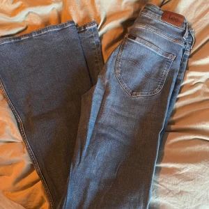 Lee jeans  - Lee jeans bootcut ”breese”. Använt skick. Skriv vid fler bilder eller intresse 🤍