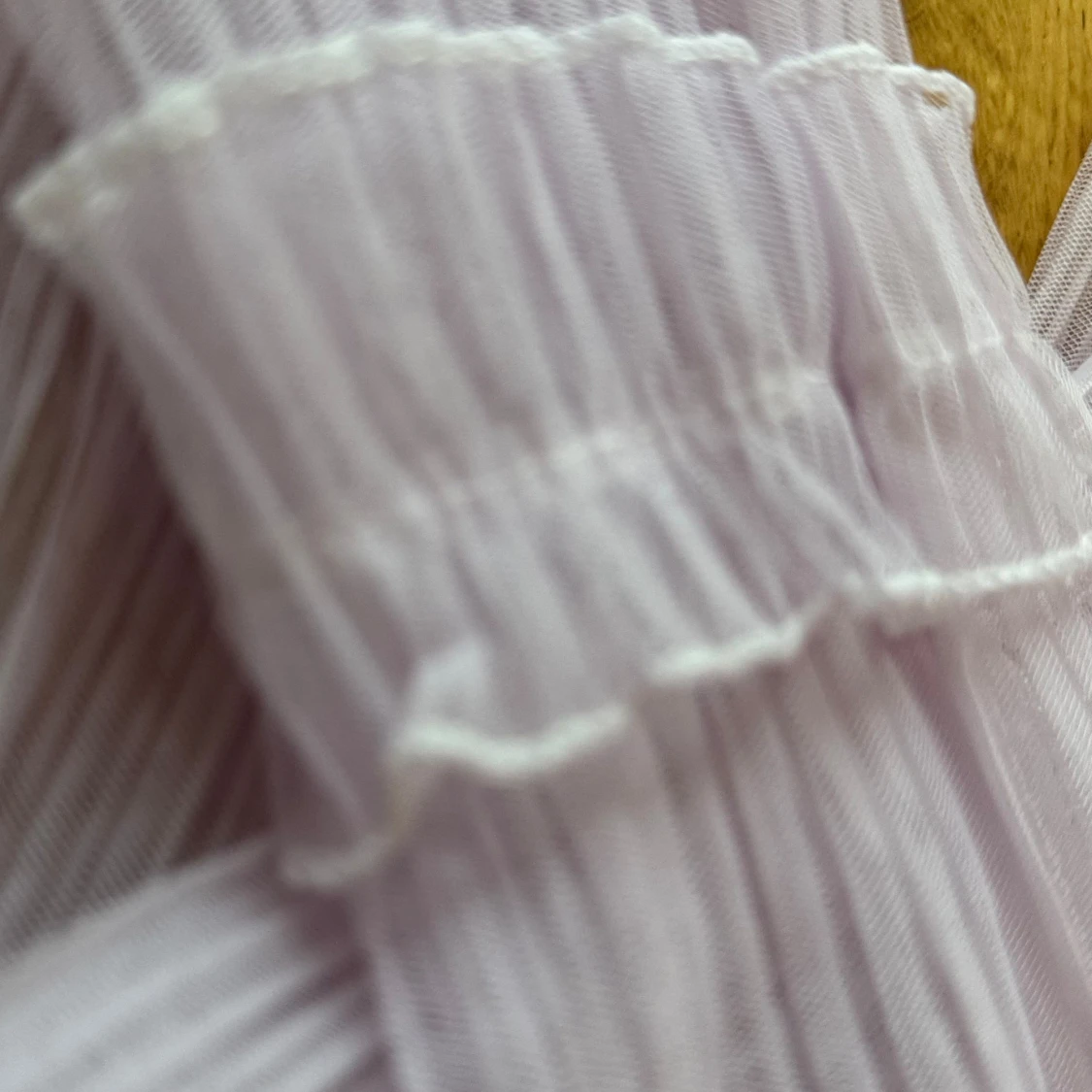 Ljusrosa extraarmar med spetsdetaljer - 91