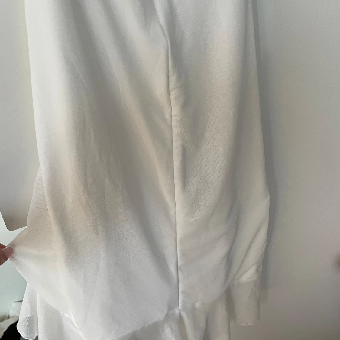 Vit klänning öppen rygg - 92