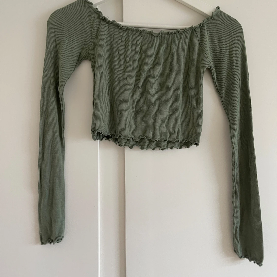 Grön ribbad topp från Bik Bok - 90