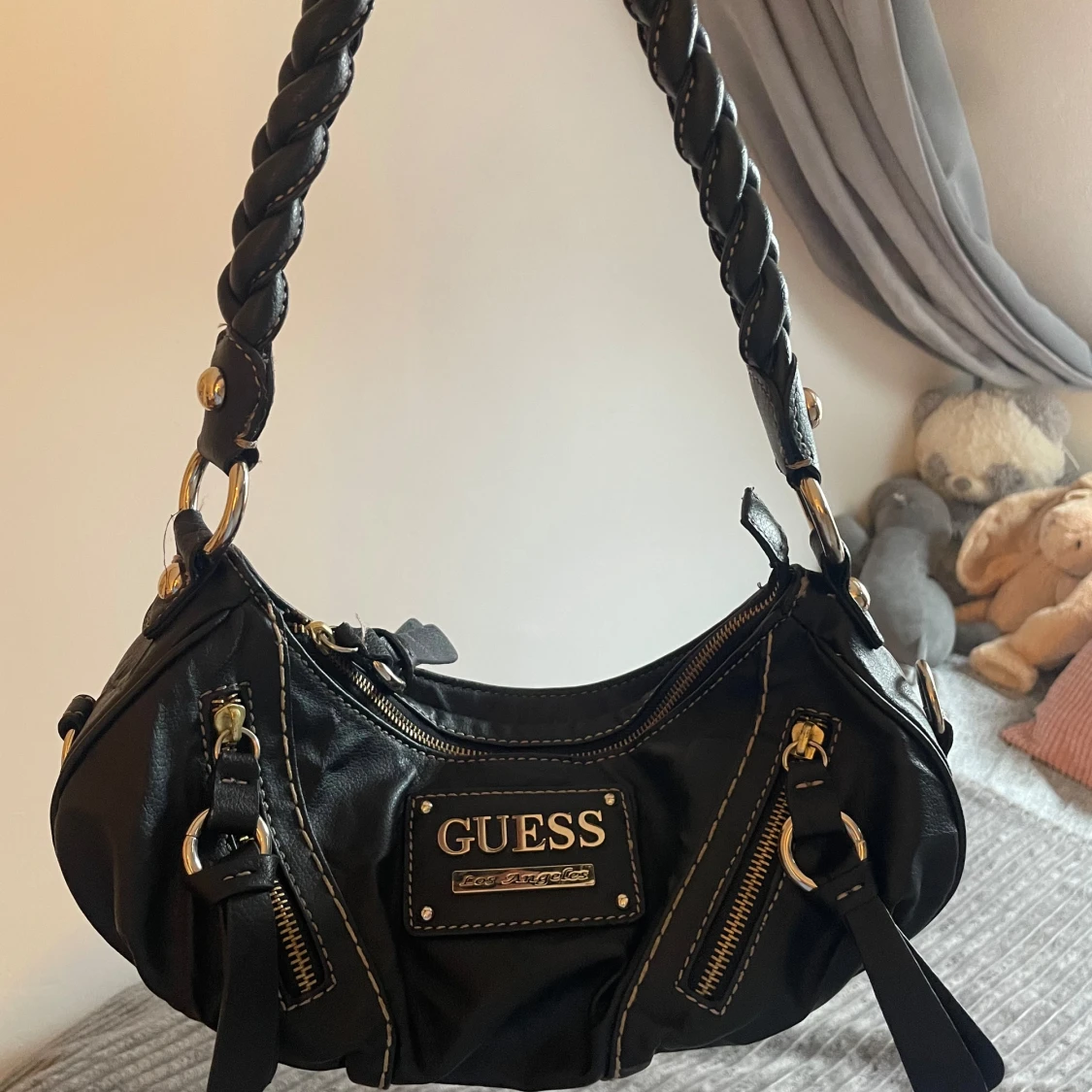 svart handväska  - 90