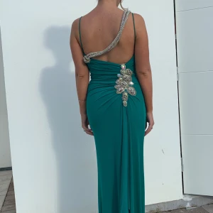  Festklänning   - Jätte fin långklänning 