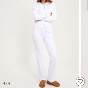 Juicy couture set - Hoodie storlek s, byxor xs. Dåligt skick på byxorna. Pris avser för hela setet.