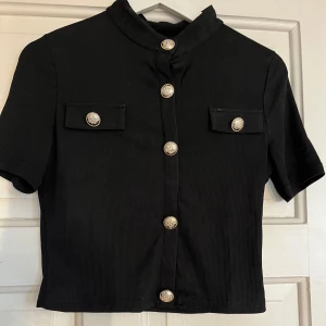 Svart tröja  - Helt nya svart topp, storlek M men sitter som en S 🫶🏼