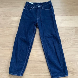 H&M Loose jeans - 9/10 skick, inga fläckar eller hål. Byxorna är knappt använda och säljer de pågrund av det.