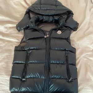 Moncler Väst - Såld!