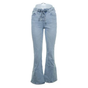 Så coola jeans - Så coola med knytning/snörning Älskar de här så mycket men måste verkligen rensa ❤️använt skick 