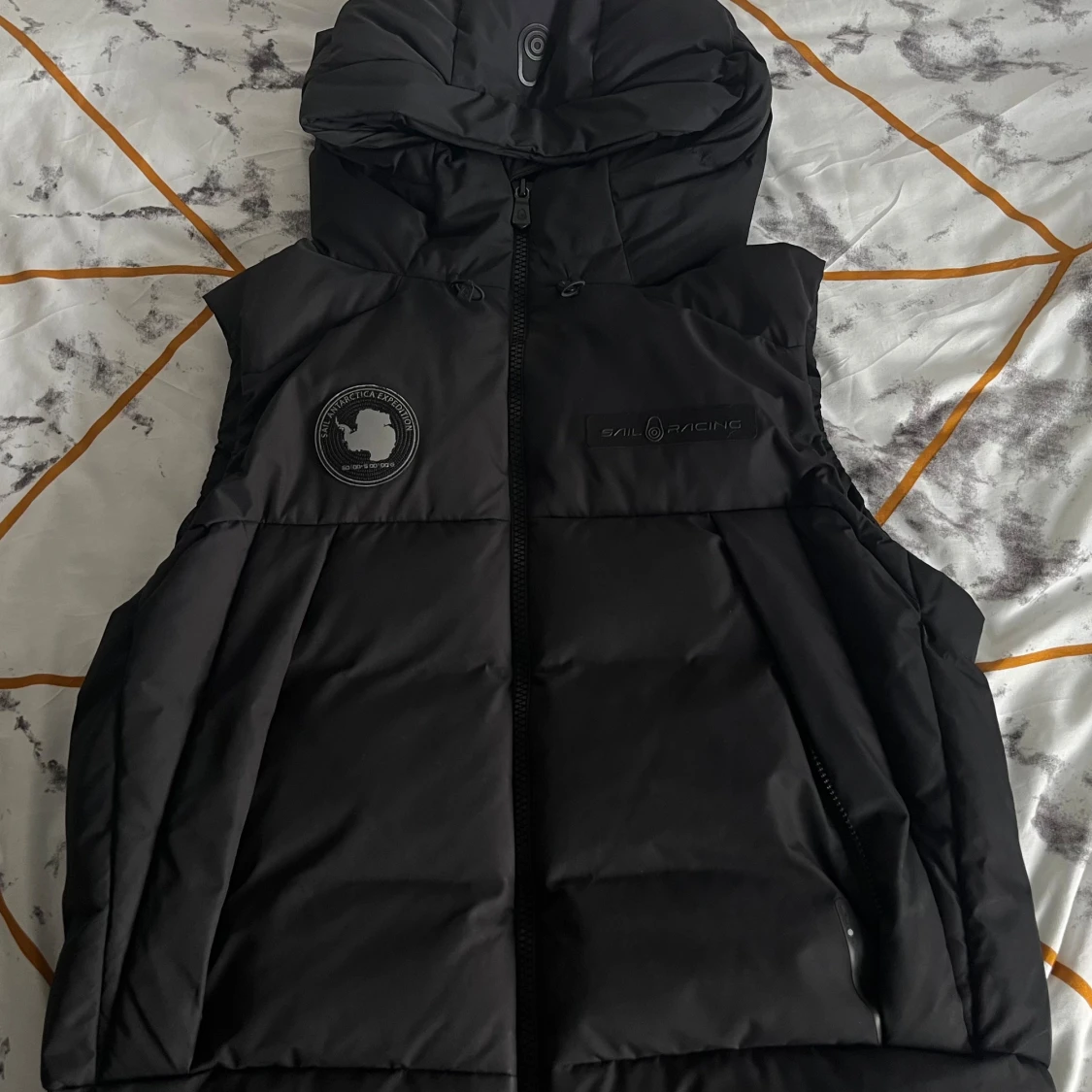 Svart dunväst från Sail Racing - 91