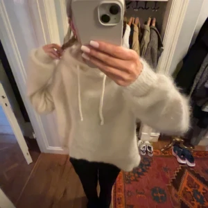 Ella&il stickad Hoodie - Super skön mohair stickad hoodie från ella&il som inte kommer till användning🩷