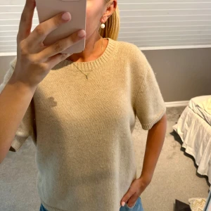 Soft Goat tröja - Ursnygg Soft Goat tröja som inte längre kommer till användning. I storlek M men passar även mig som vanligtvis är S, kan även tänka mig gå ner i pris vi är snabb affär💕