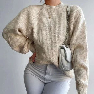 Stickad tröja - Stickad tröja i Beige. Som ny i storlek S.😁